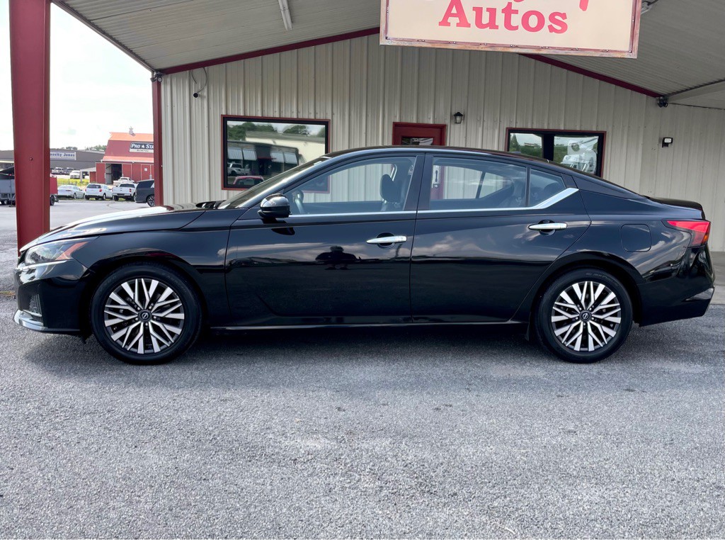 2023 Nissan Altima Image 2
