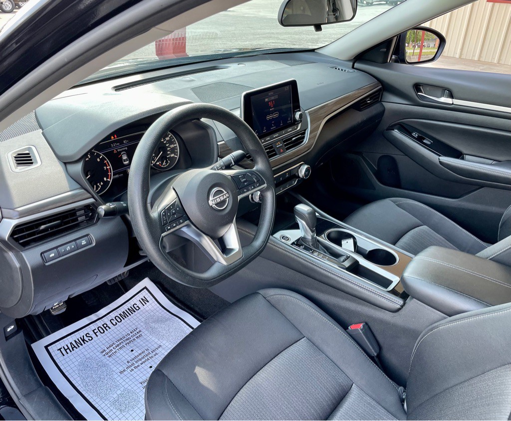 2023 Nissan Altima Image 9