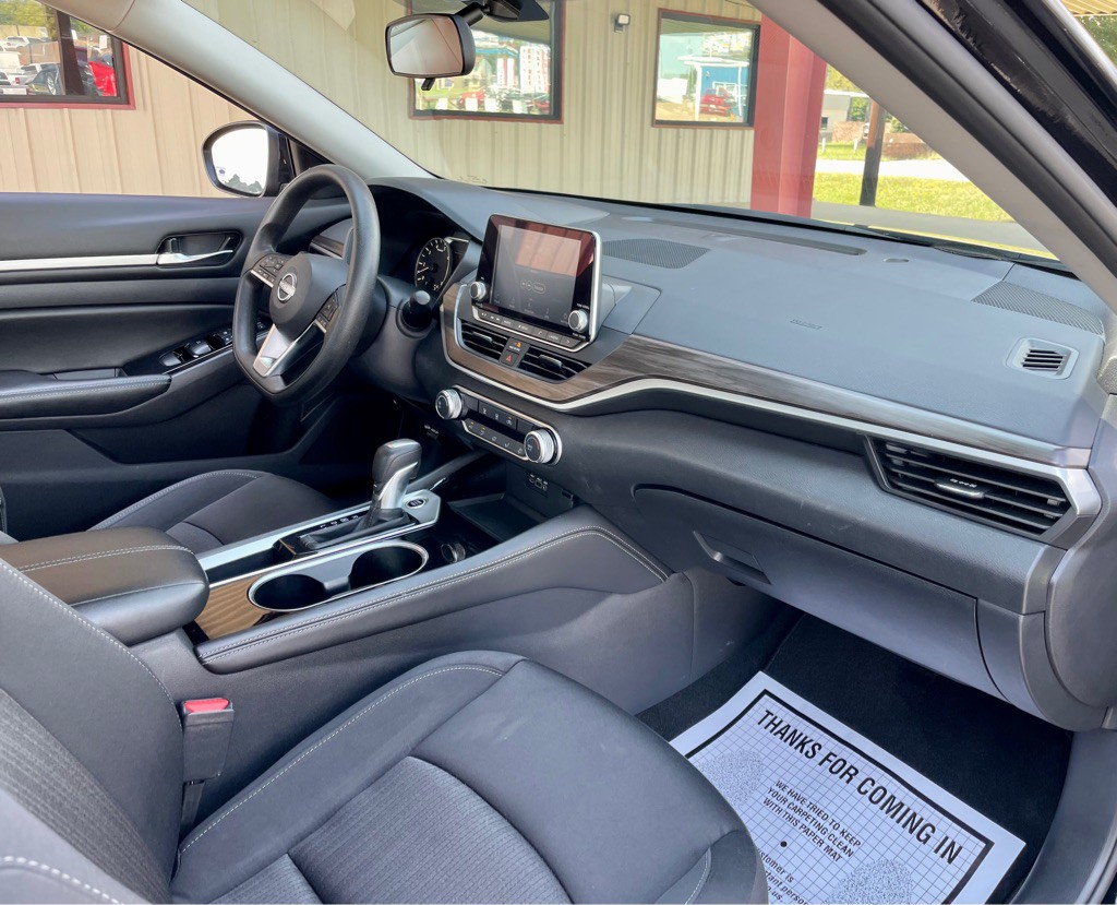 2023 Nissan Altima Image 17