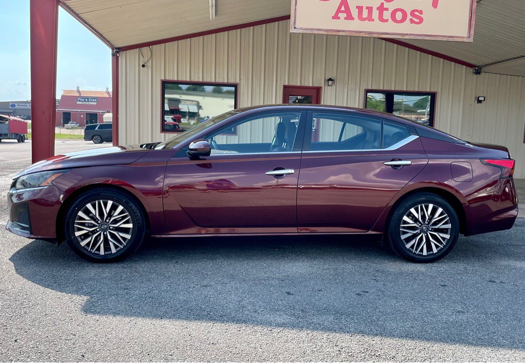 2023 Nissan Altima Image 2