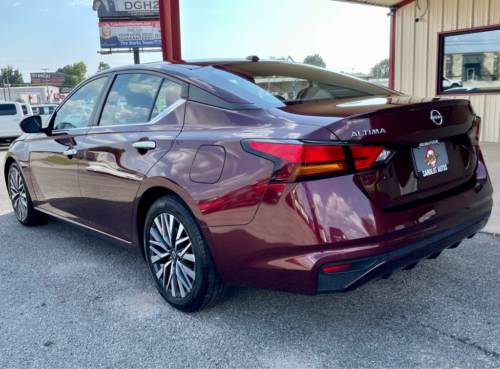 2023 Nissan Altima Image 16