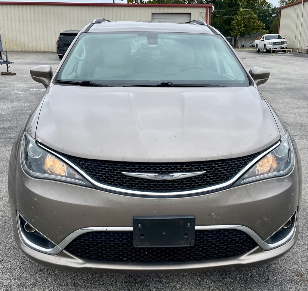 2017 Chrysler Pacifica Image 2