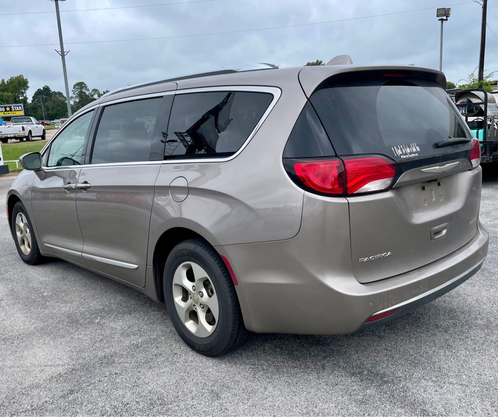 2017 Chrysler Pacifica Image 5