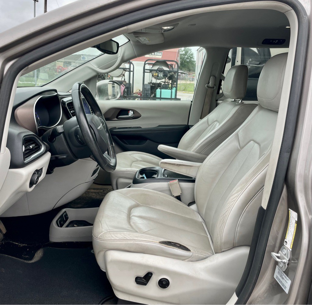 2017 Chrysler Pacifica Image 6