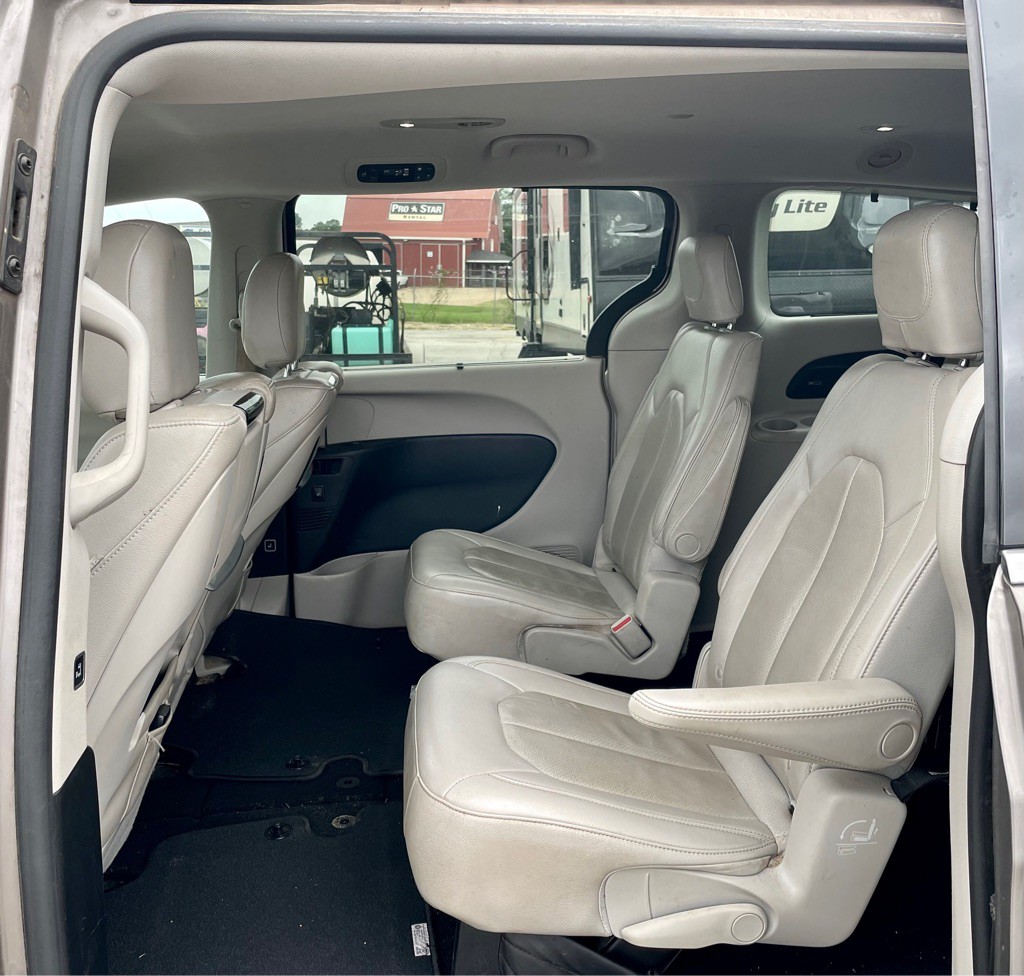 2017 Chrysler Pacifica Image 7