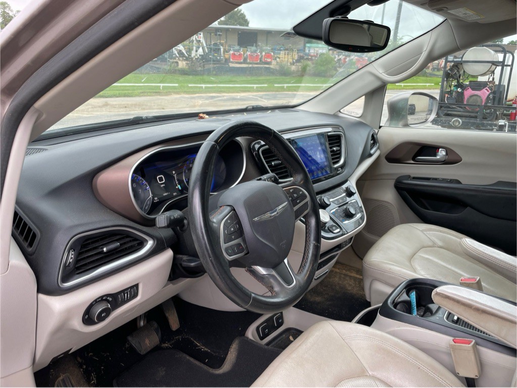 2017 Chrysler Pacifica Image 10