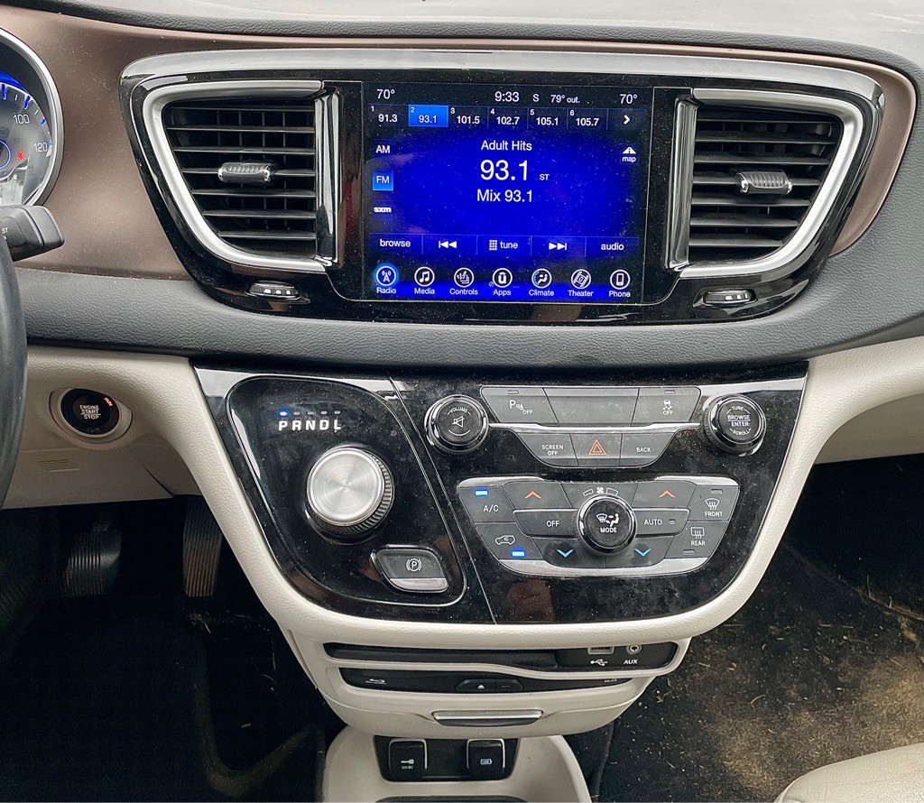 2017 Chrysler Pacifica Image 11