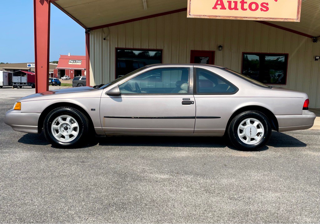 1995 Ford Thunderbird Image 2