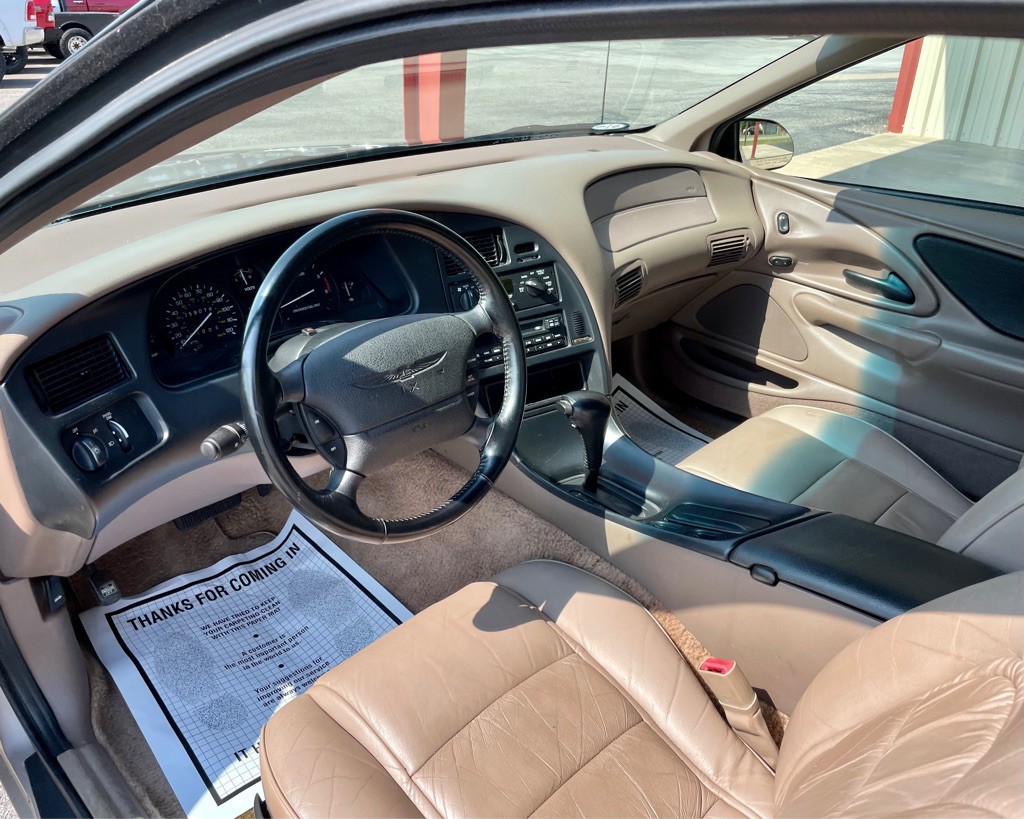 1995 Ford Thunderbird Image 9