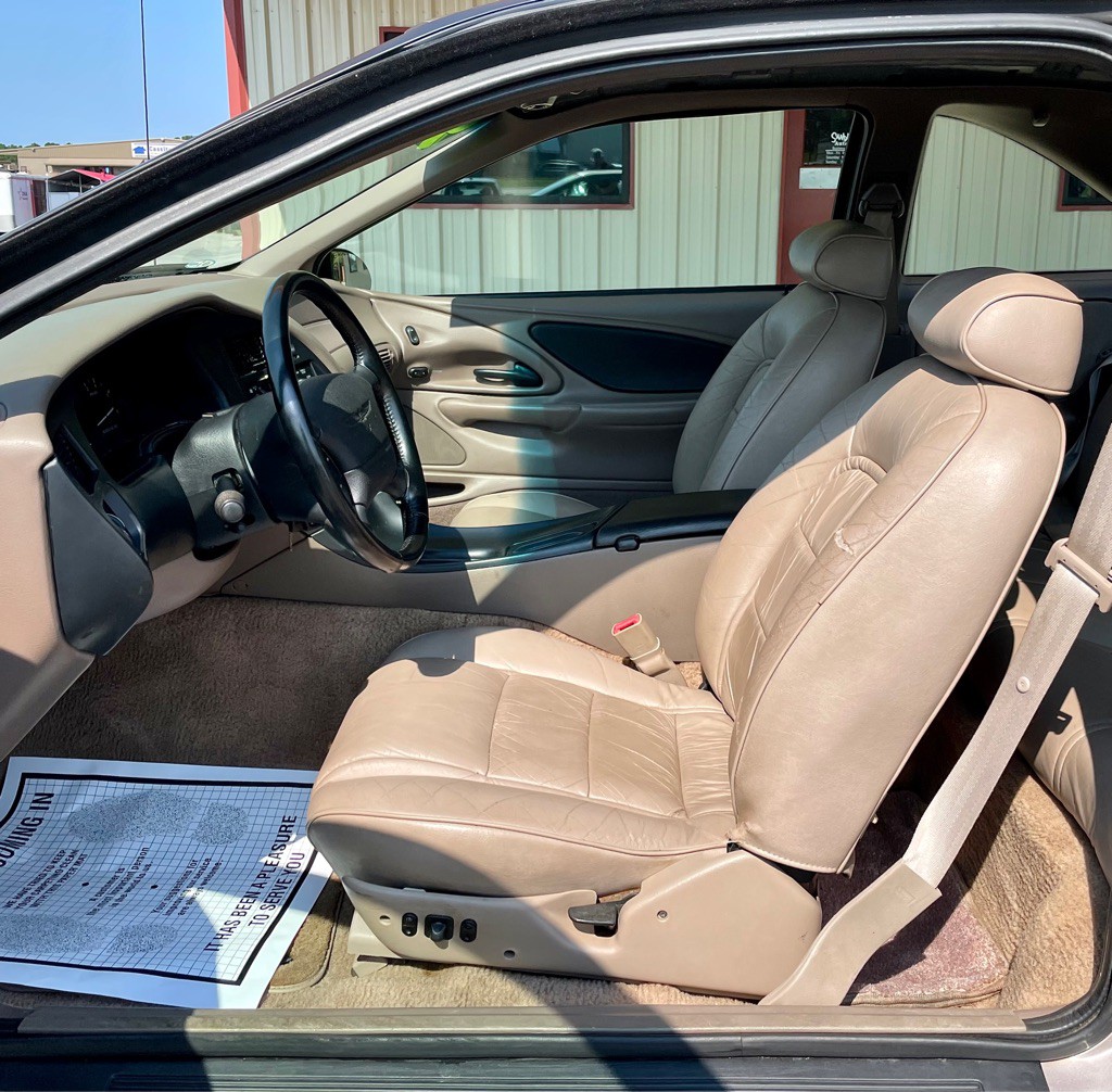1995 Ford Thunderbird Image 10