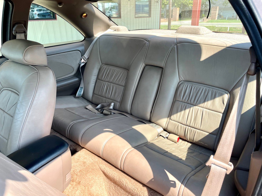 1995 Ford Thunderbird Image 11
