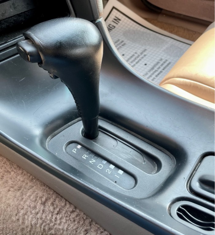 1995 Ford Thunderbird Image 15