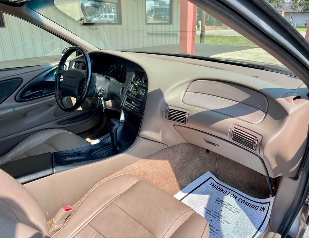 1995 Ford Thunderbird Image 19