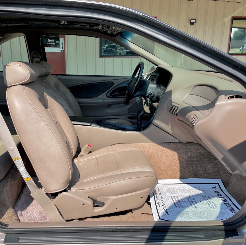 1995 Ford Thunderbird Image 20