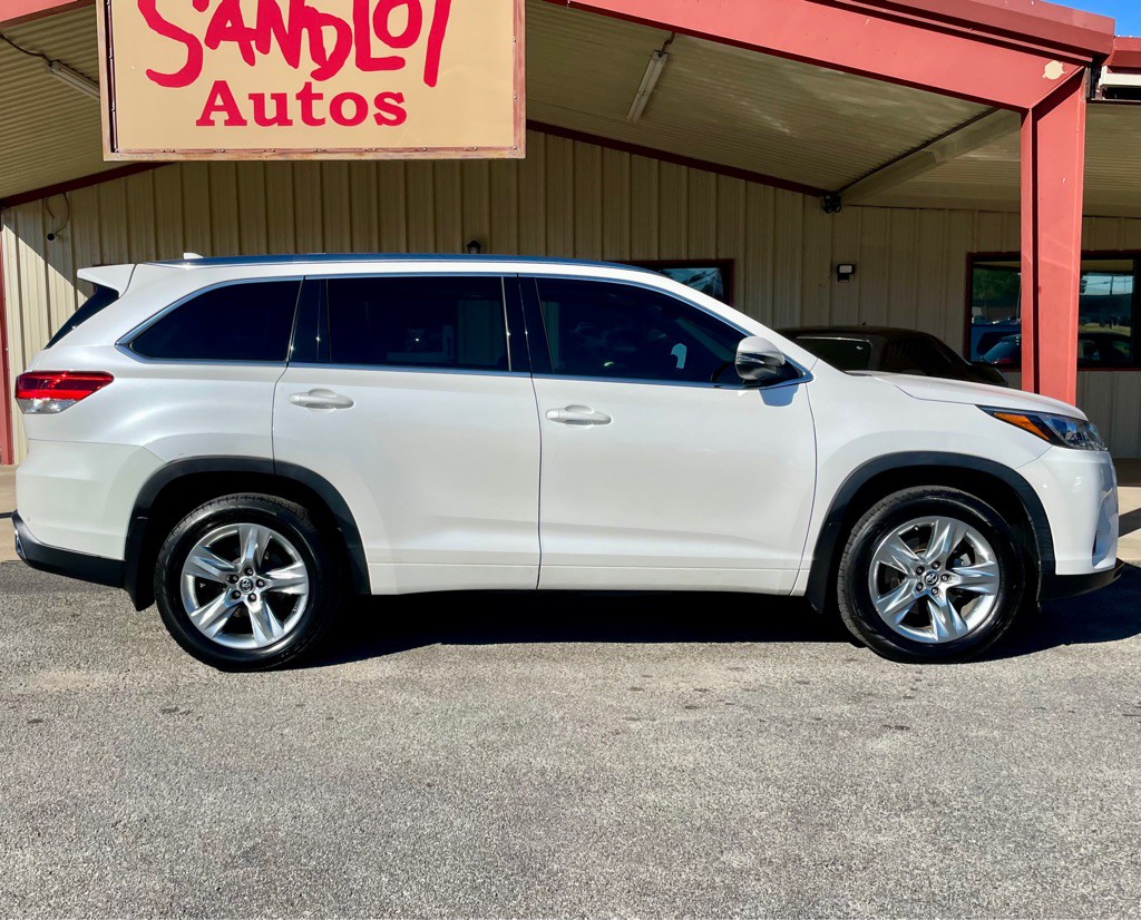 2017 Toyota Highlander Image 4