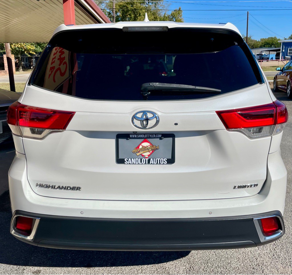 2017 Toyota Highlander Image 6