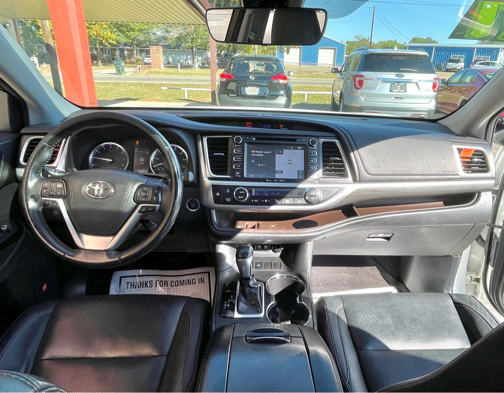 2017 Toyota Highlander Image 8