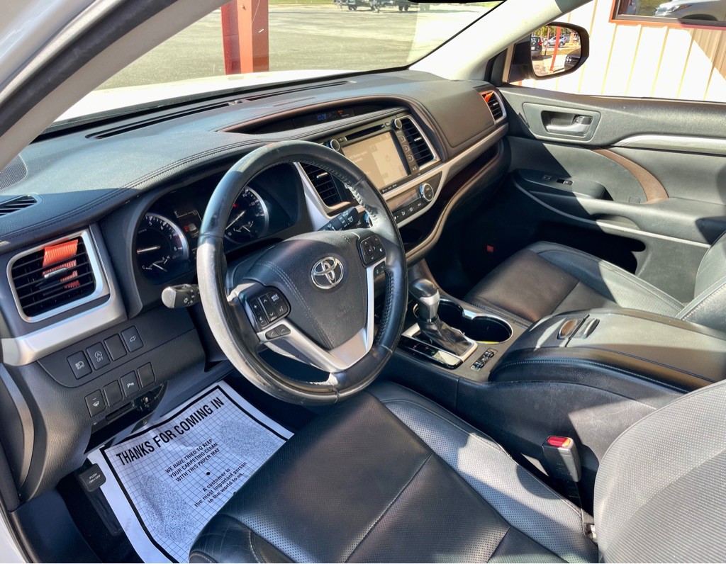 2017 Toyota Highlander Image 9