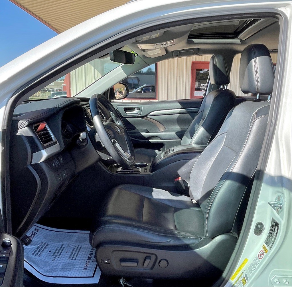 2017 Toyota Highlander Image 10