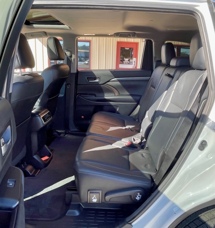 2017 Toyota Highlander Image 11