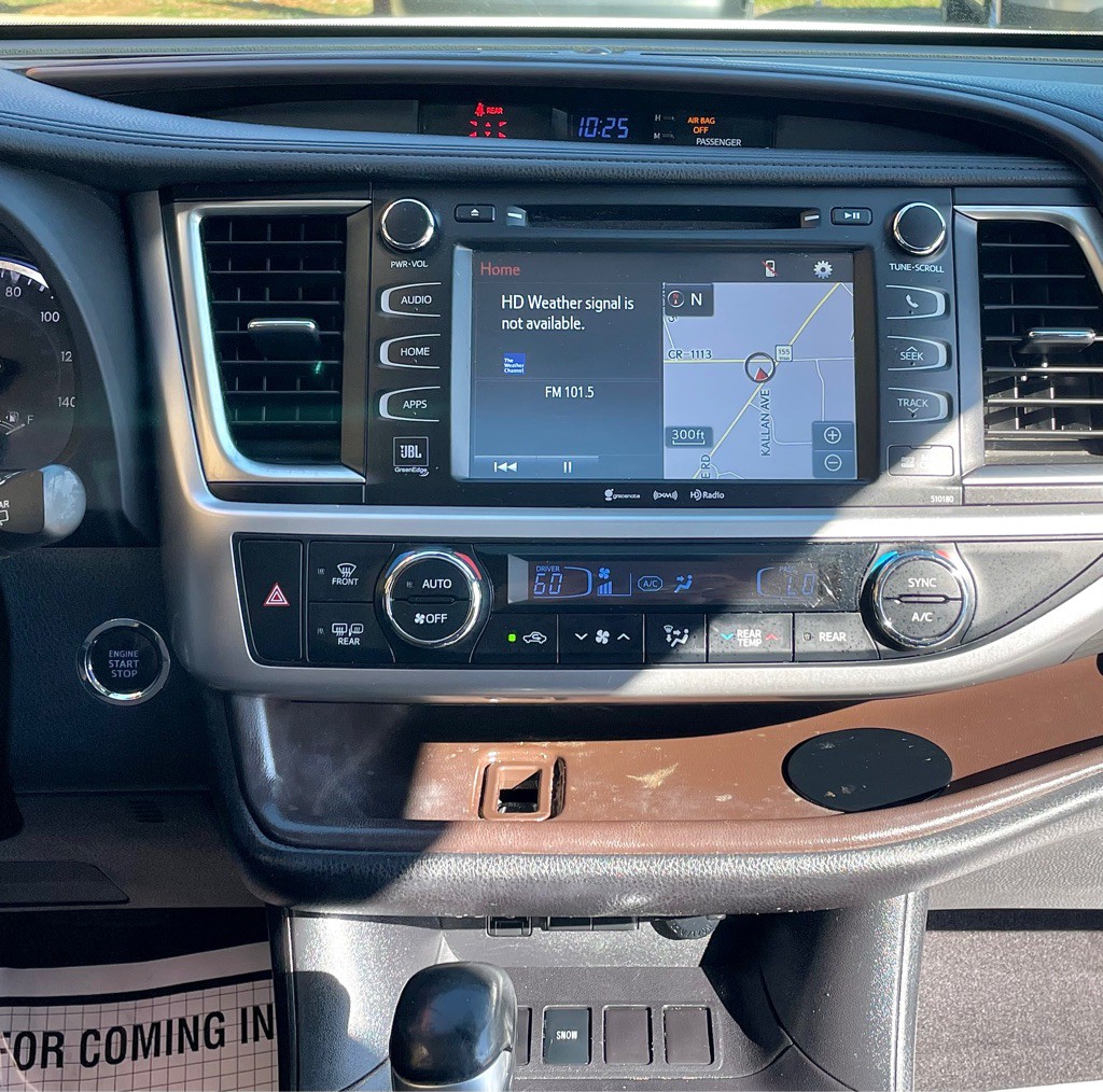 2017 Toyota Highlander Image 13