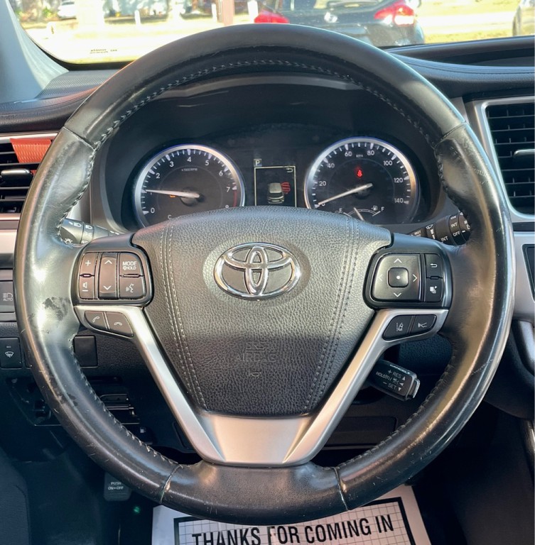 2017 Toyota Highlander Image 14