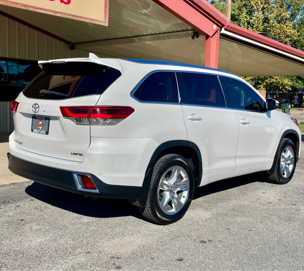 2017 Toyota Highlander Image 18