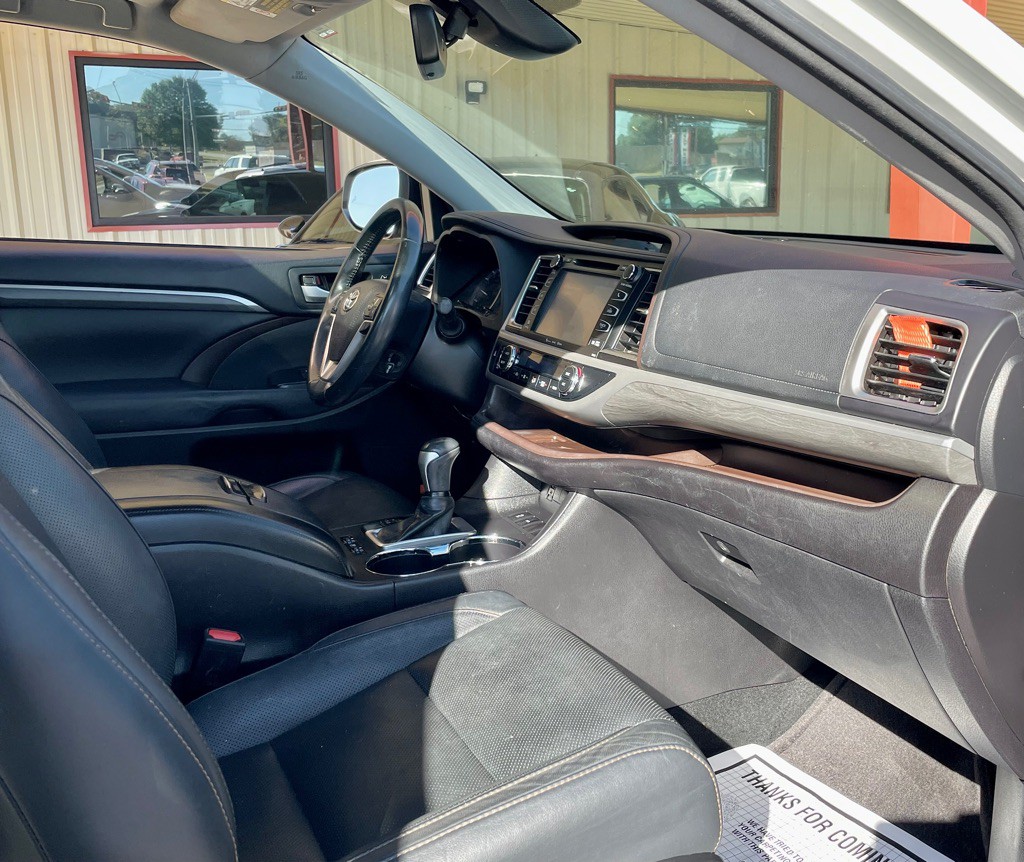 2017 Toyota Highlander Image 20