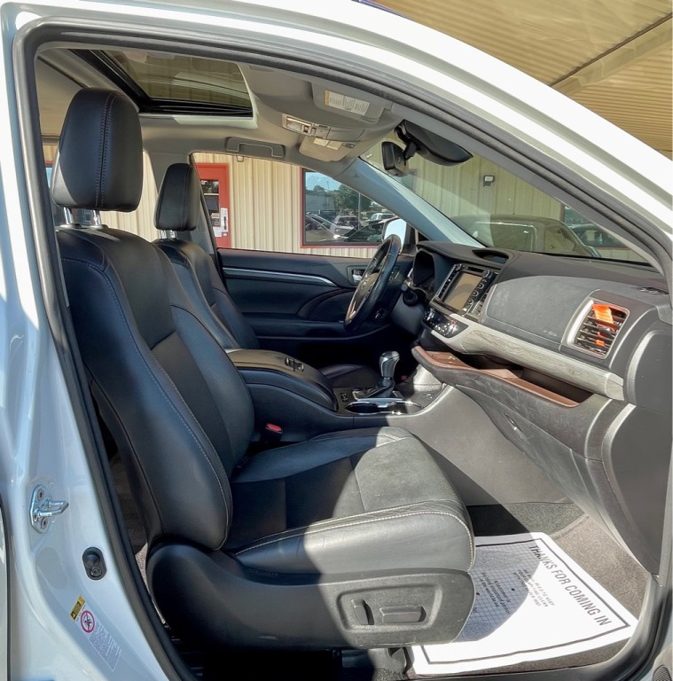 2017 Toyota Highlander Image 21
