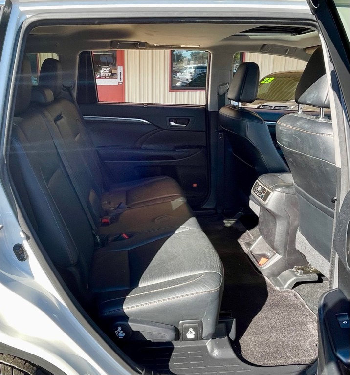 2017 Toyota Highlander Image 22