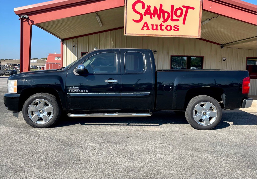 2011 Chevrolet Silverado 1500 Image 2