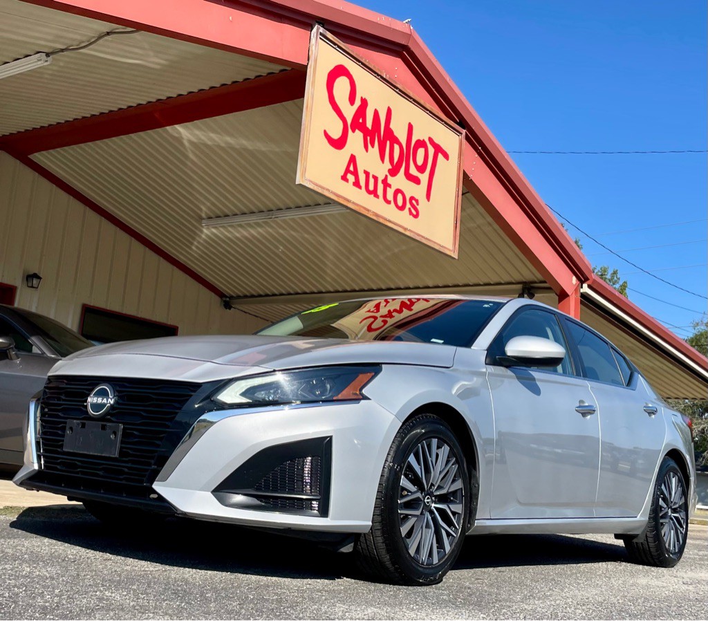 2023 Nissan Altima Image 1