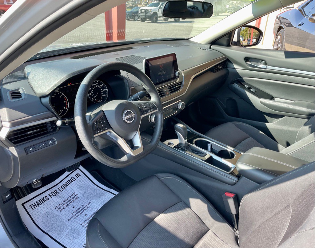 2023 Nissan Altima Image 9