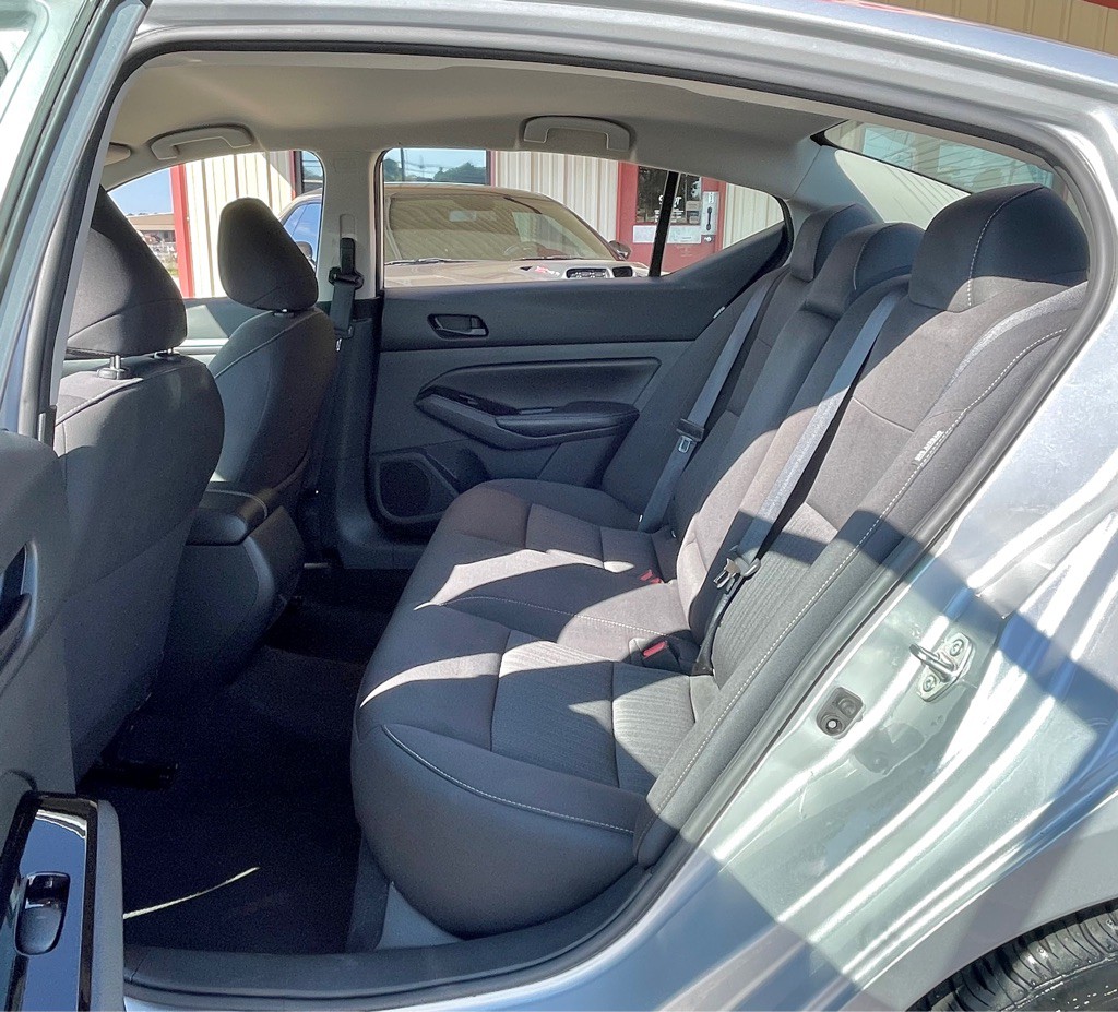 2023 Nissan Altima Image 11