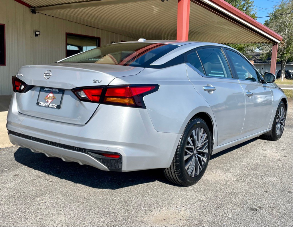 2023 Nissan Altima Image 18
