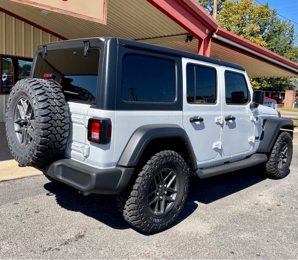 2025 Jeep Wrangler Image 4