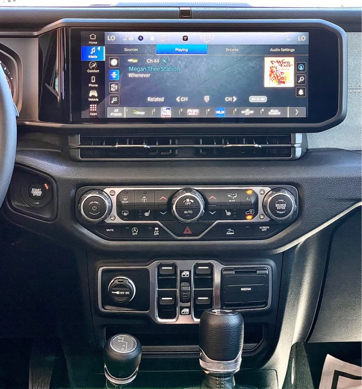 2025 Jeep Wrangler Image 9