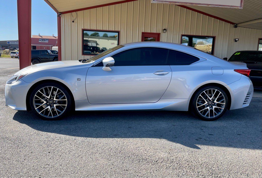2017 Lexus RC F Image 2