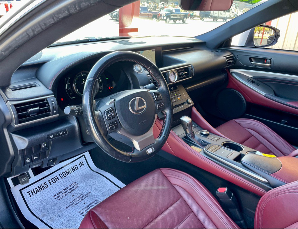 2017 Lexus RC F Image 9
