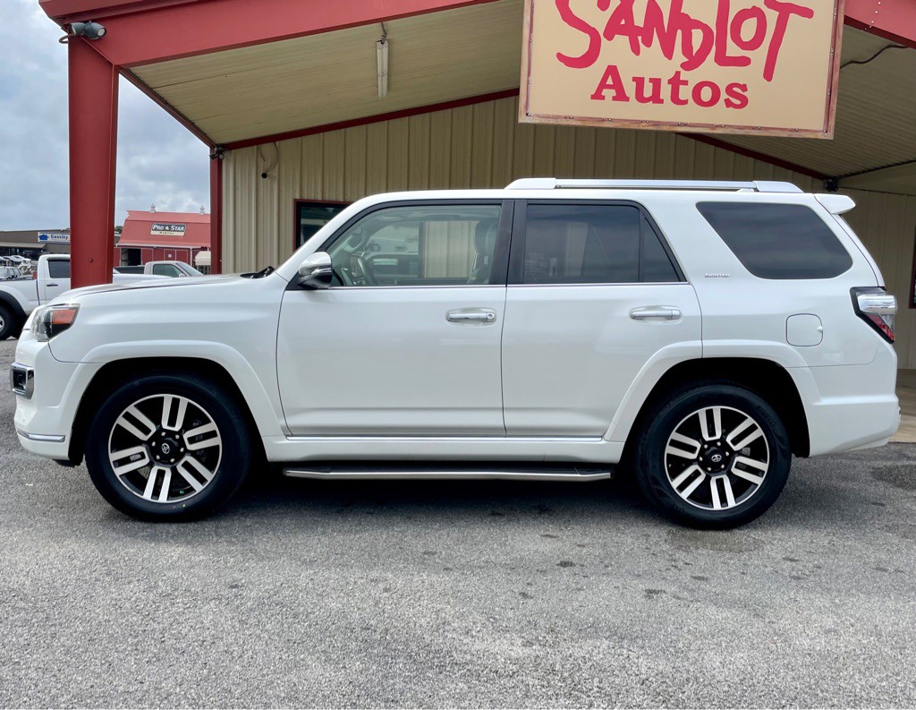 2018 Toyota 4Runner Image 2