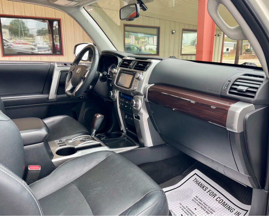 2018 Toyota 4Runner Image 18