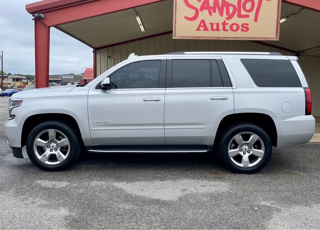 2017 Chevrolet Tahoe Image 2