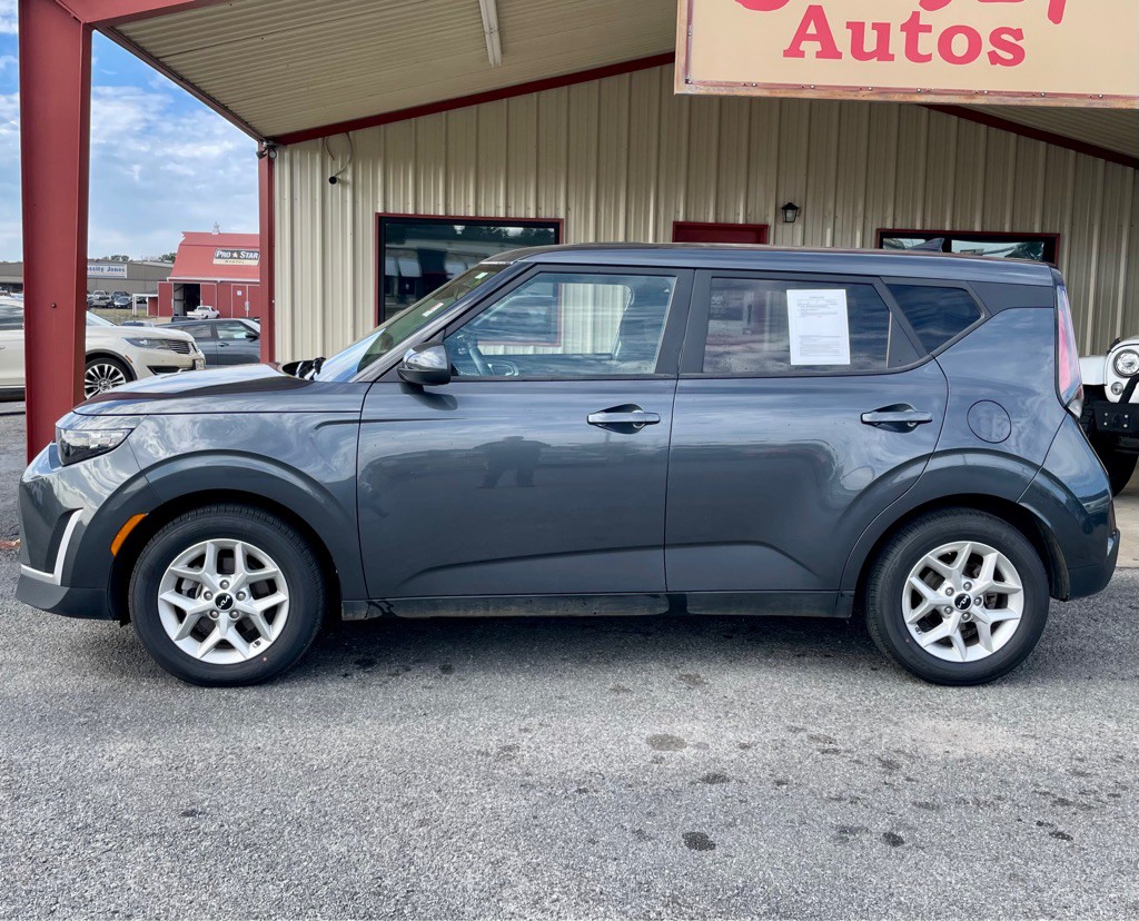 2023 Kia Soul Image 2