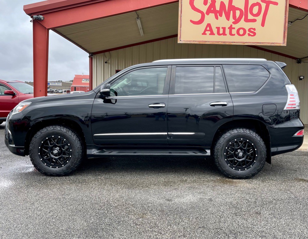 2017 Lexus GX Image 2