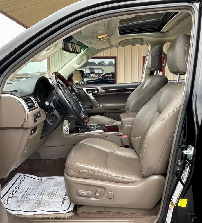 2017 Lexus GX Image 10