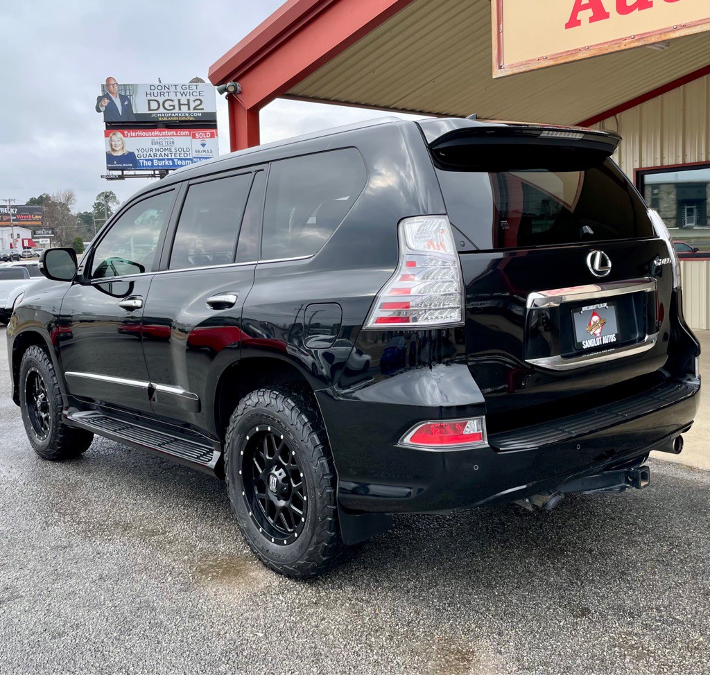 2017 Lexus GX Image 12