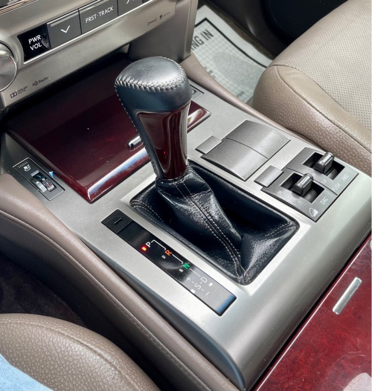 2017 Lexus GX Image 16