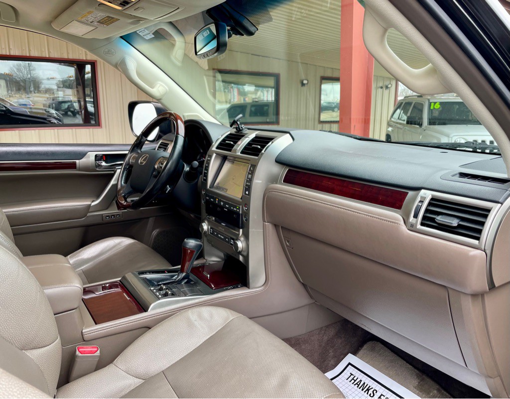 2017 Lexus GX Image 20