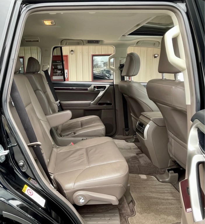 2017 Lexus GX Image 22