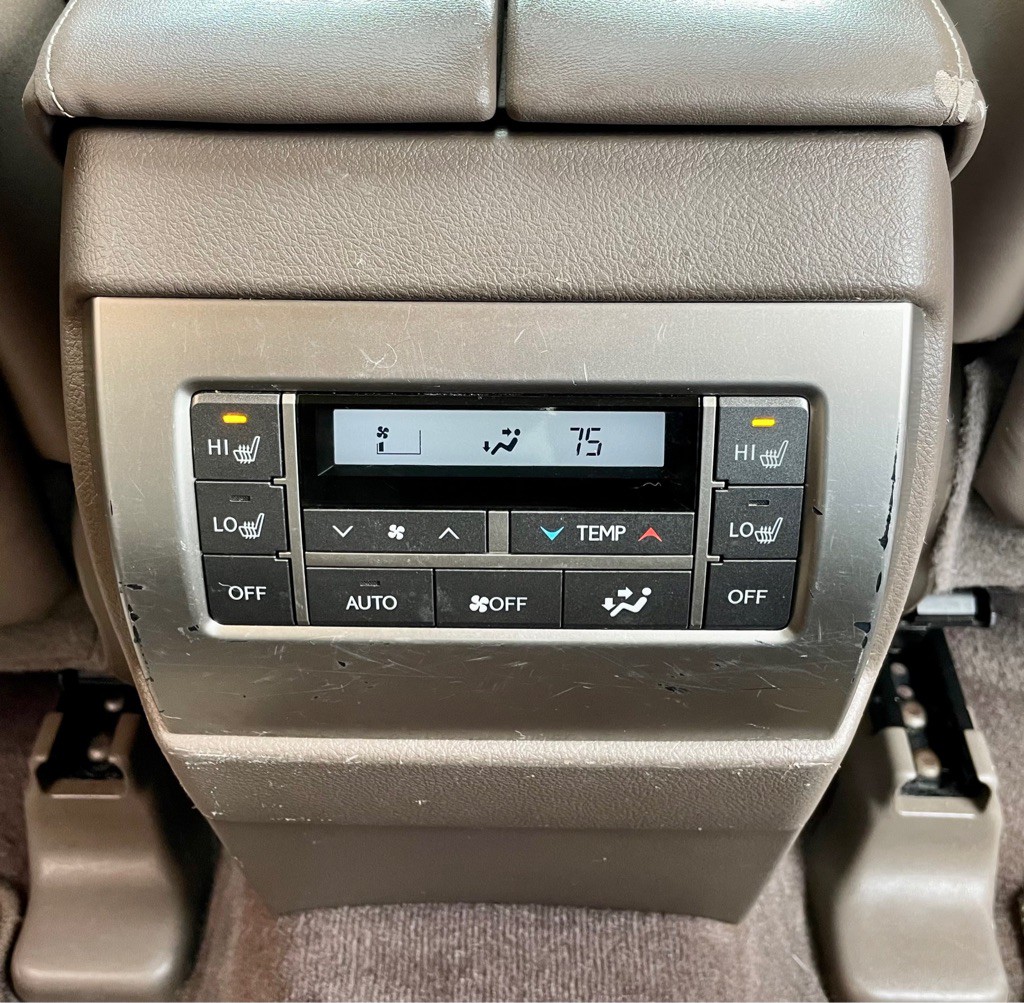 2017 Lexus GX Image 23